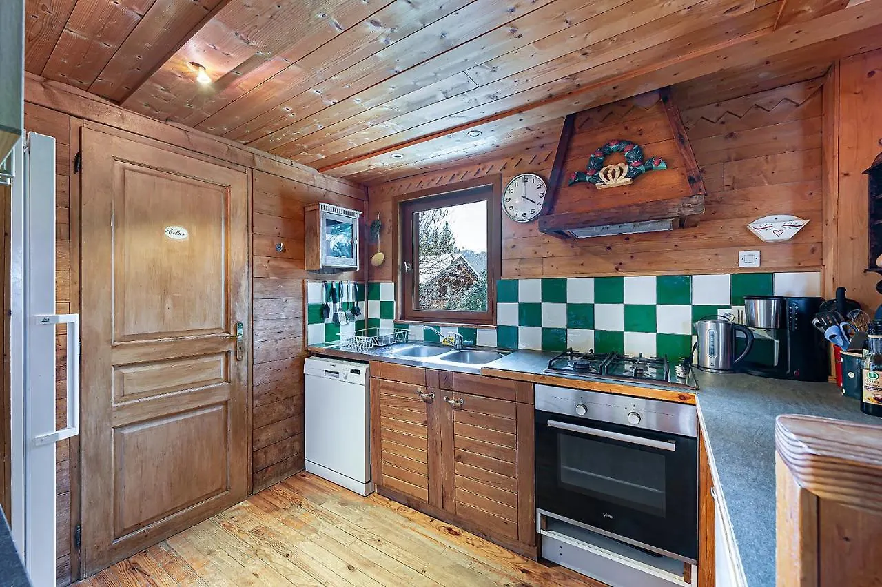 Chalet Cote Coeur, La Tania, With Outdoor Hot Tub And 7 Ensuite Rooms France