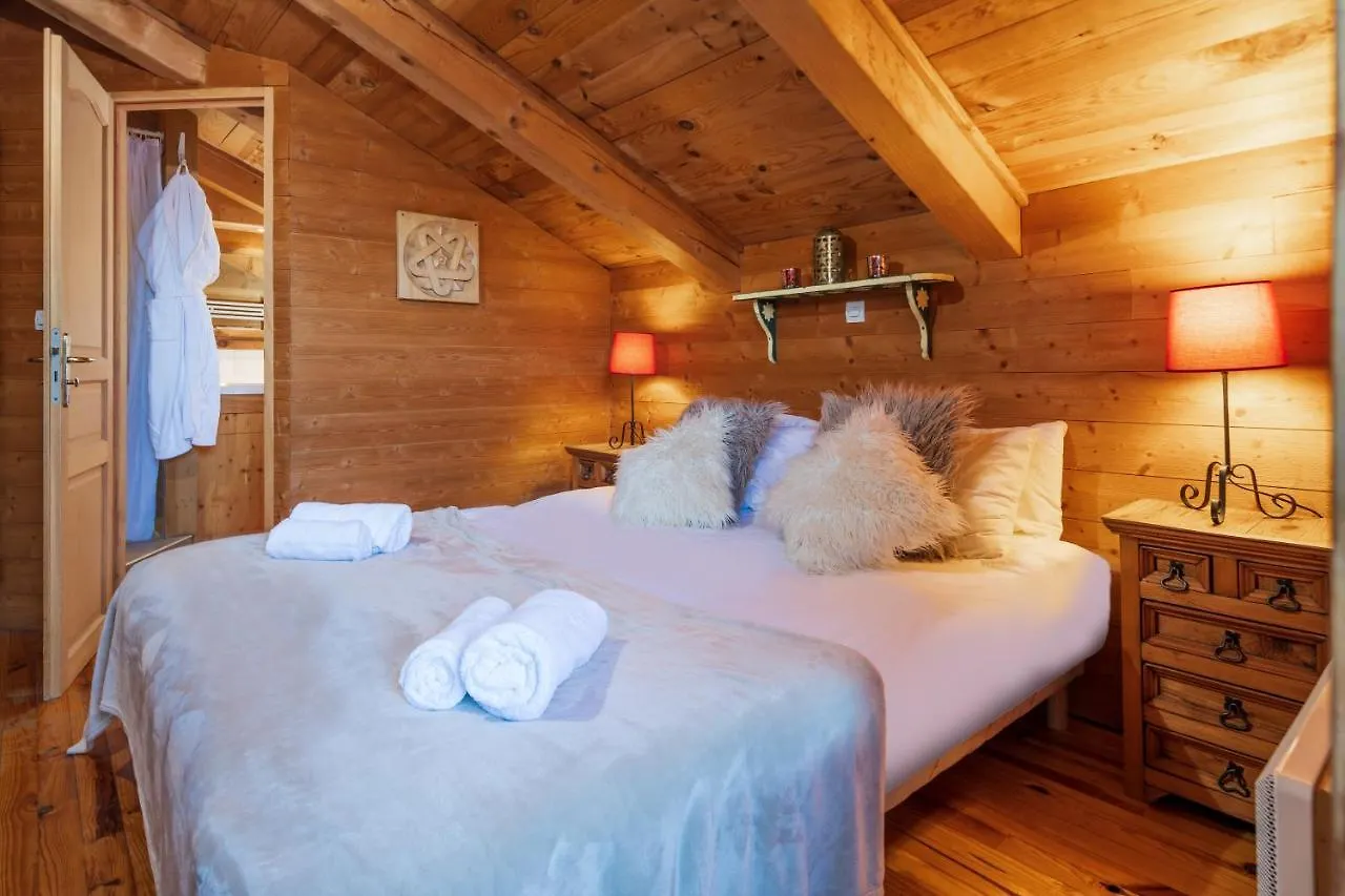 Chalet Cote Coeur, La Tania, With Outdoor Hot Tub And 7 Ensuite Rooms