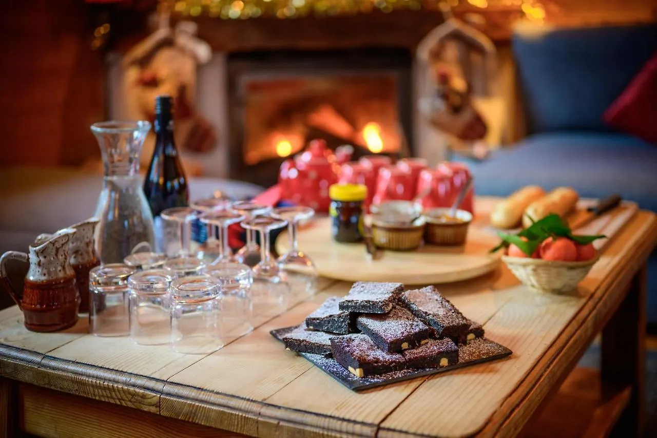 Chalet Cote Coeur, La Tania, With Outdoor Hot Tub And 7 Ensuite Rooms