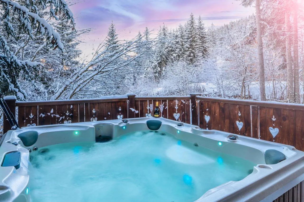 Chalet Cote Coeur, La Tania, With Outdoor Hot Tub And 7 Ensuite Rooms France