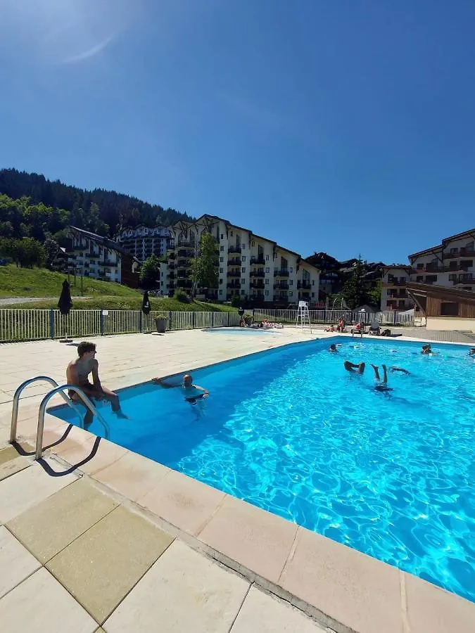 Chalet Cote Coeur, La Tania, With Outdoor Hot Tub And 7 Ensuite Rooms France